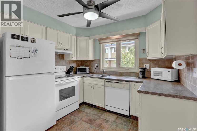 264 Plainsview DRIVE — photo 17 of 36