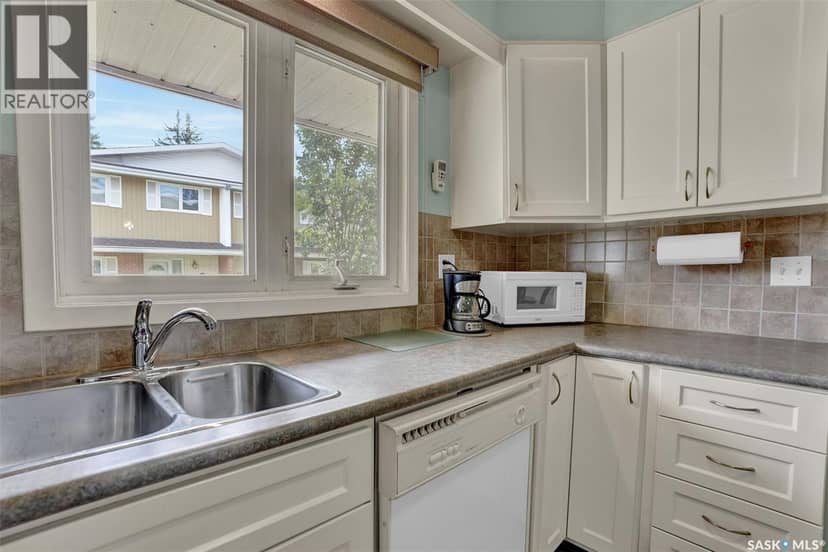 264 Plainsview DRIVE — photo 19 of 36