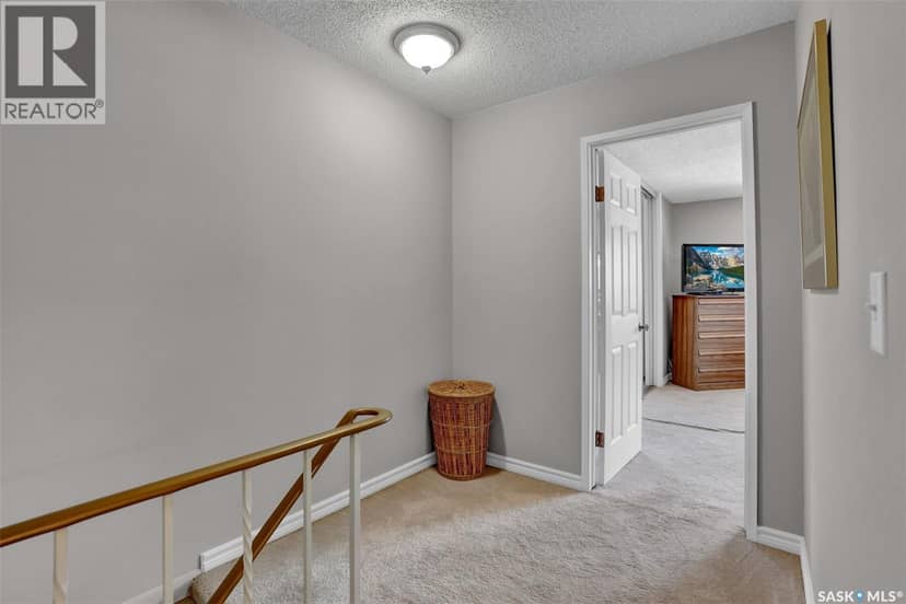 264 Plainsview DRIVE — photo 22 of 36