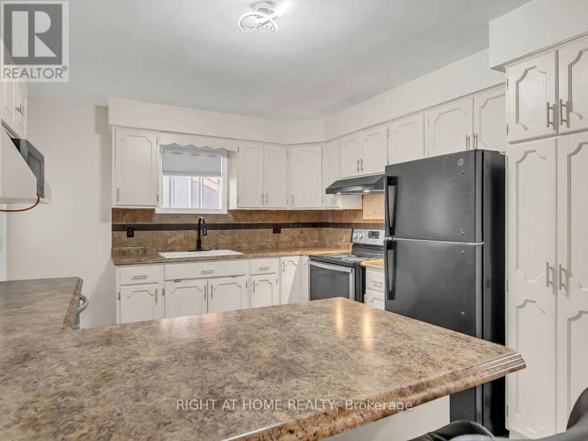 125 Stonyburn Crescent — photo 18 of 40