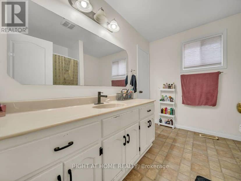 125 Stonyburn Crescent — photo 27 of 40
