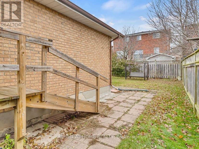 125 Stonyburn Crescent — photo 40 of 40