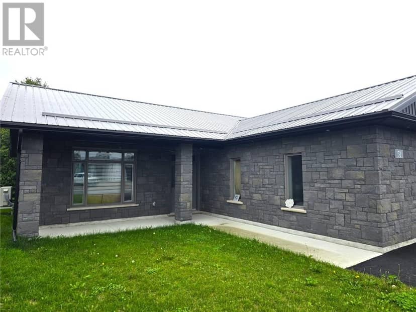51 Oak St, Capreol, photo 2