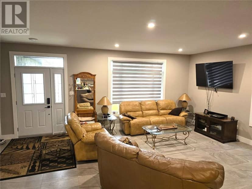 51 Oak St, Capreol, photo 4