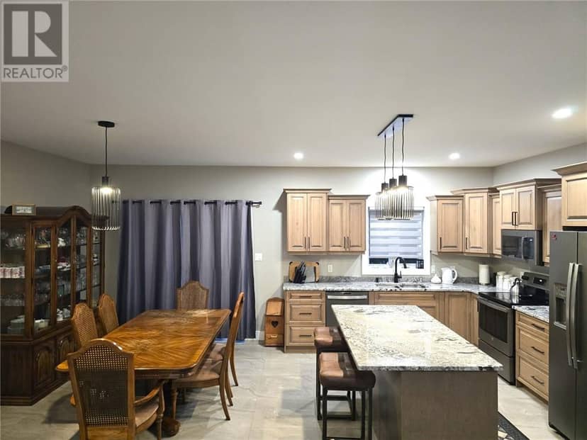 51 Oak St, Capreol, photo 6