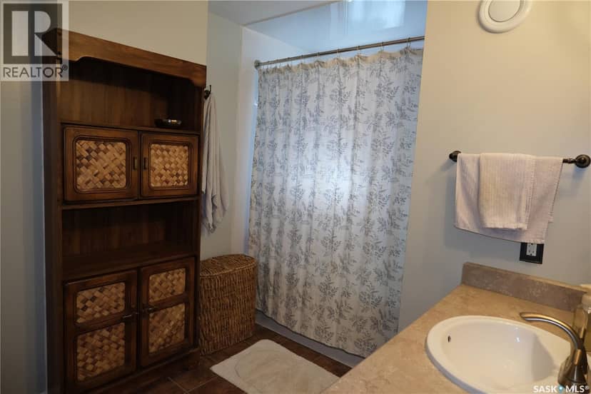 730 Colbourne STREET — photo 17 of 34