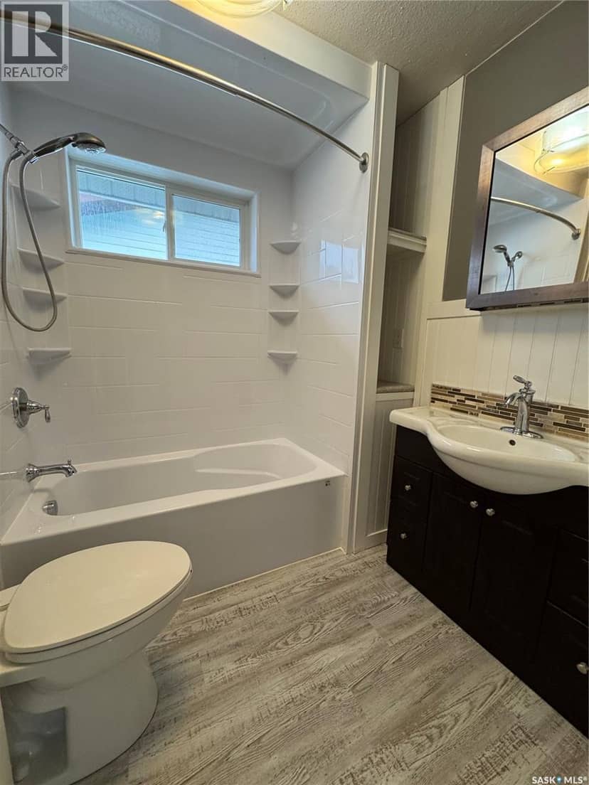 529 Albert STREET — photo 11 of 40