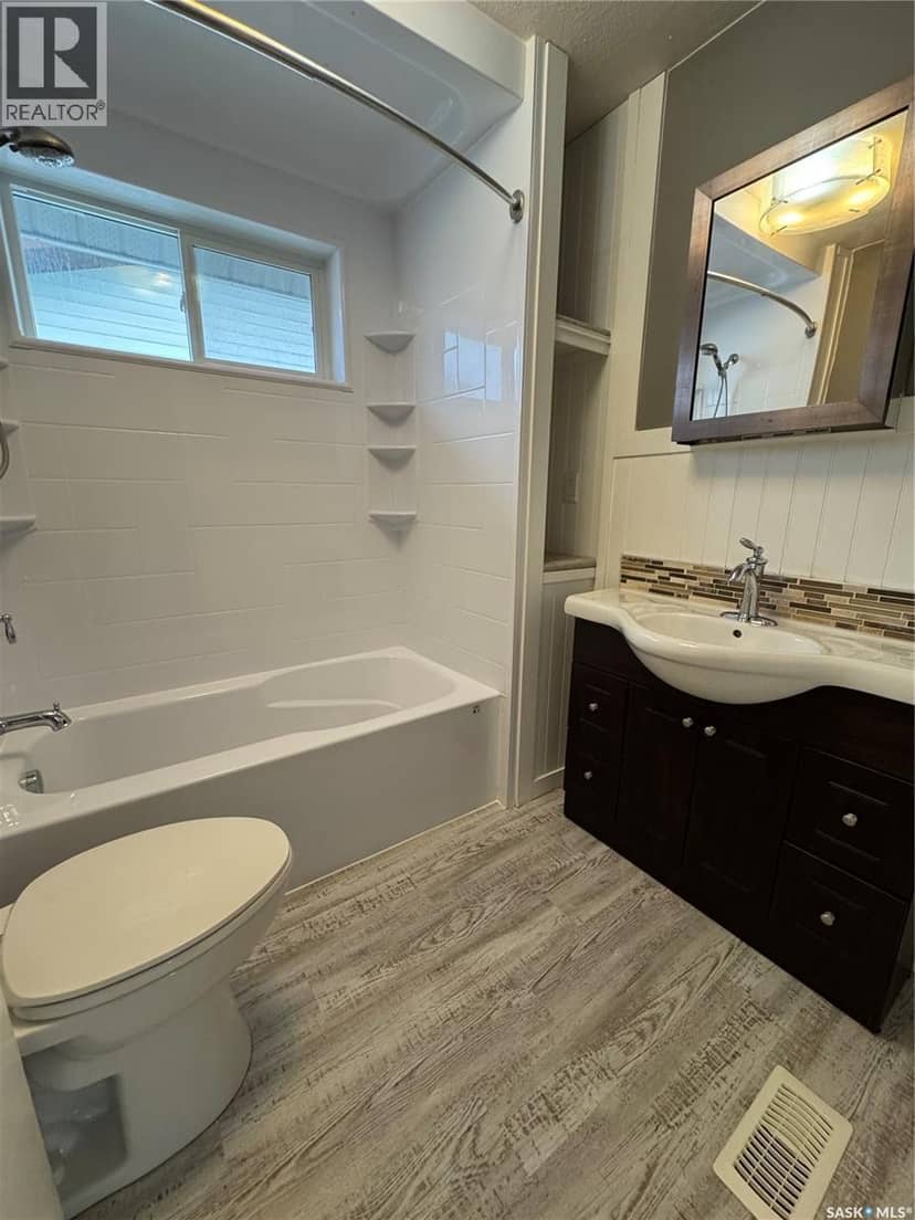 529 Albert STREET — photo 12 of 40