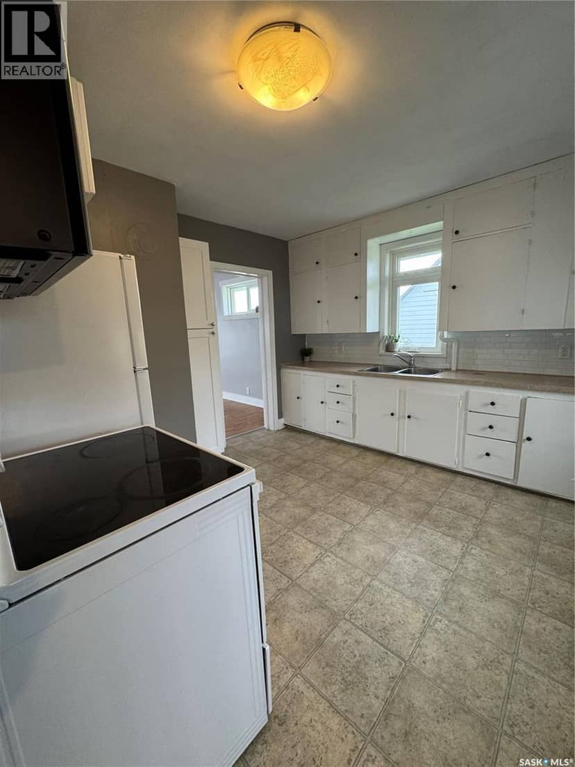 529 Albert STREET — photo 14 of 40