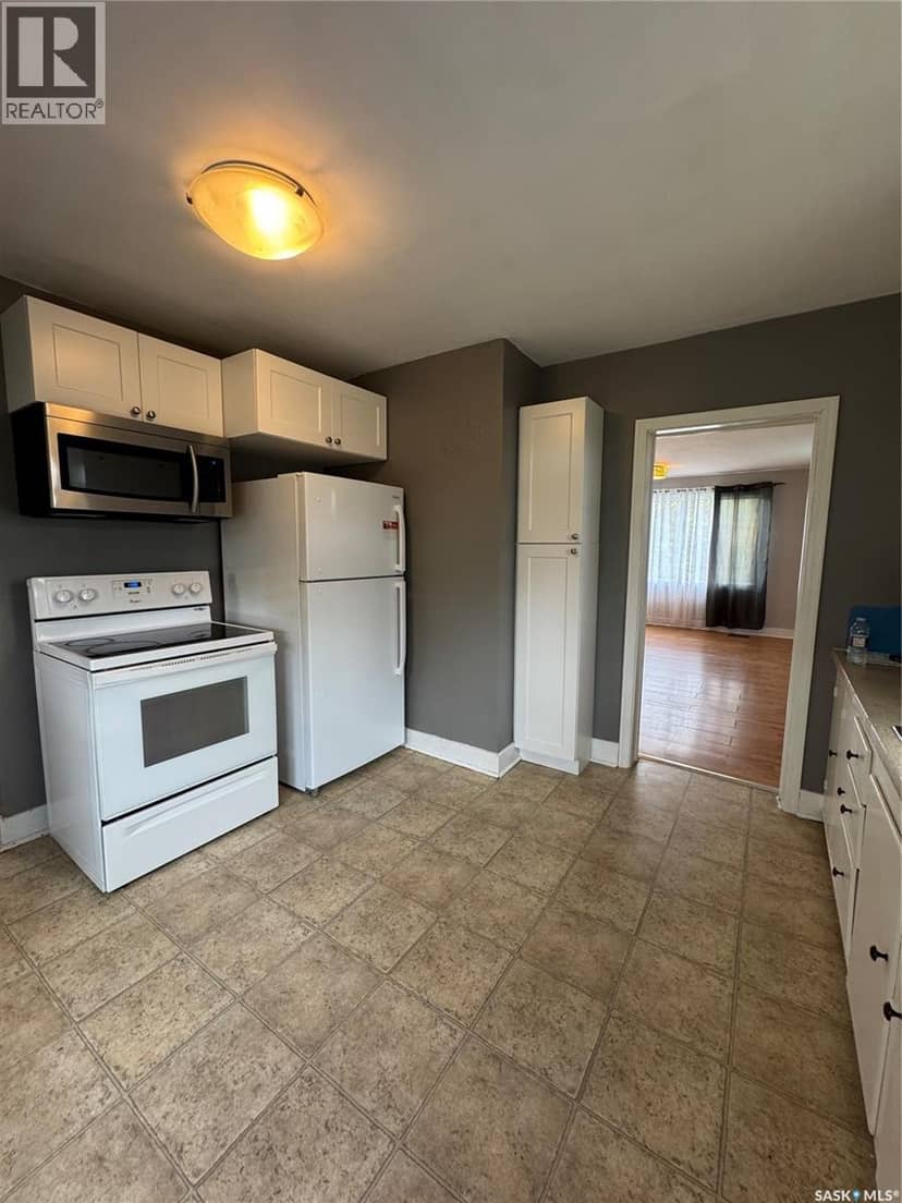 529 Albert STREET — photo 15 of 40