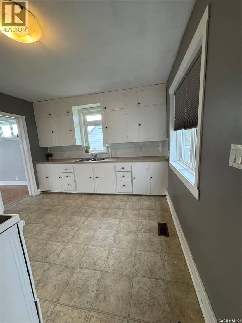 529 Albert STREET — photo 17 of 40