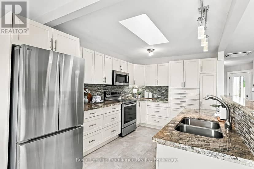 110 Lakehurst Street — photo 14 of 40