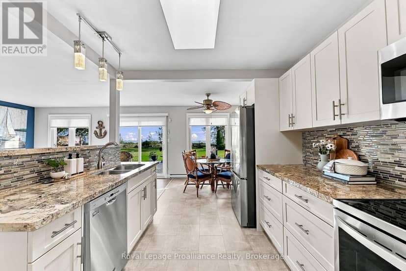 110 Lakehurst Street — photo 17 of 40