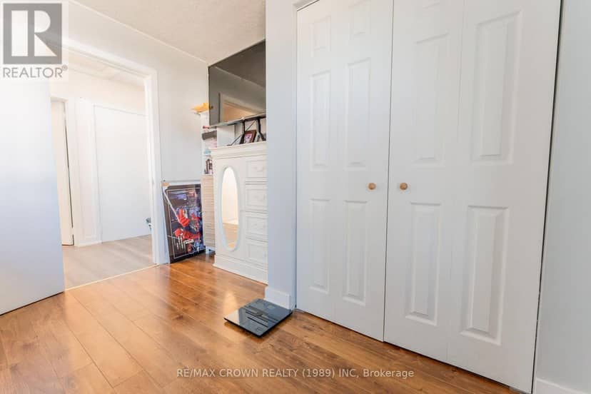 13 Pine Crescent — photo 16 of 40