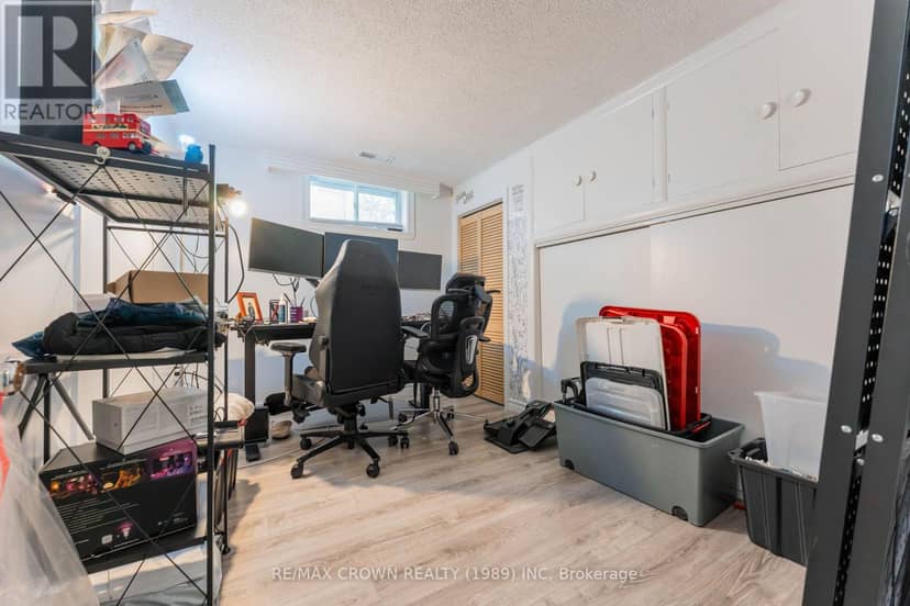 13 Pine Crescent — photo 28 of 40