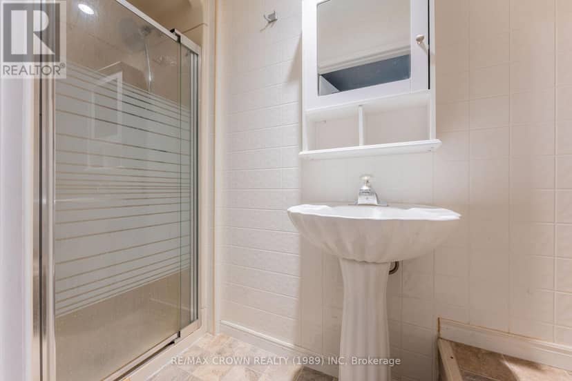 13 Pine Crescent — photo 29 of 40