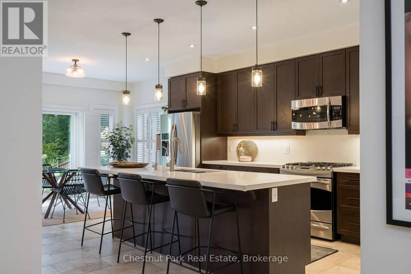 35 Kayla Crescent — photo 12 of 40