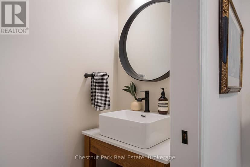 35 Kayla Crescent — photo 23 of 40