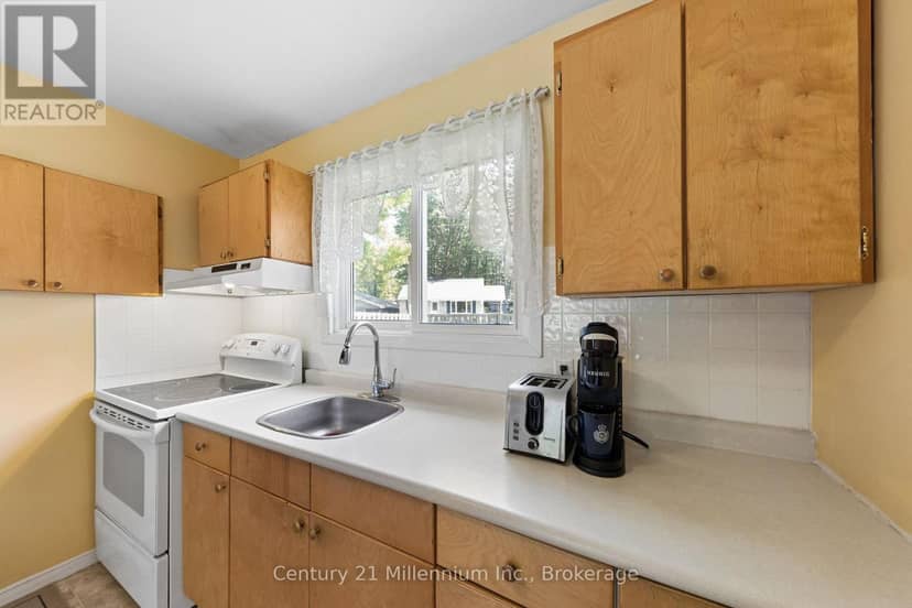 25 Glendale Avenue — photo 10 of 30
