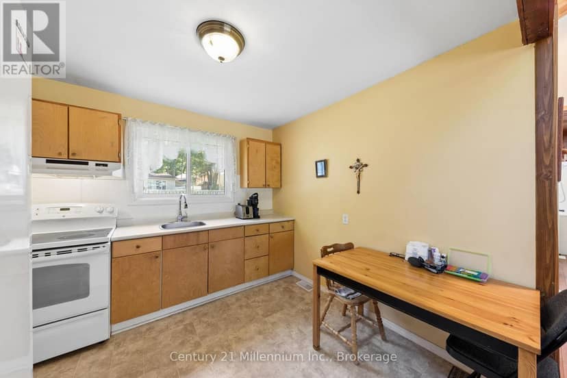 25 Glendale Avenue — photo 9 of 30