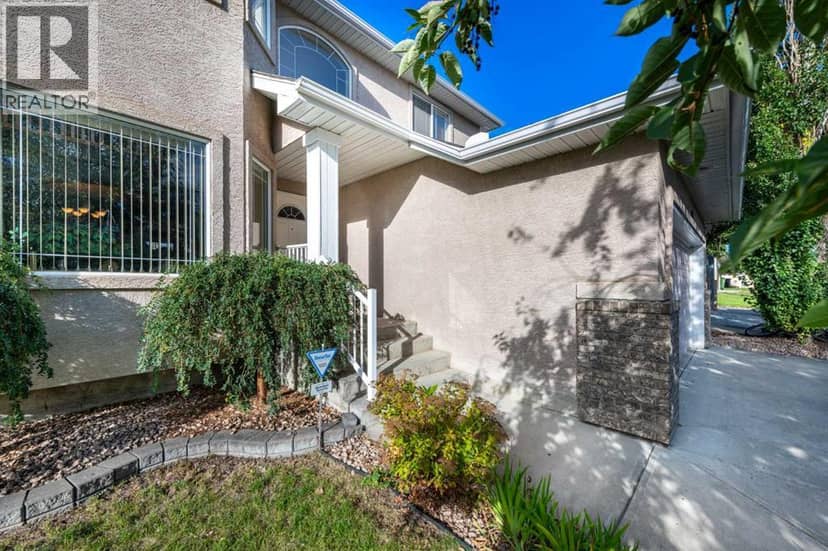 112 Cove Crescent, Chestermere, photo 2