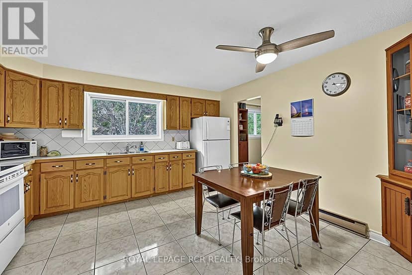 1049 Elgin Street — photo 10 of 37