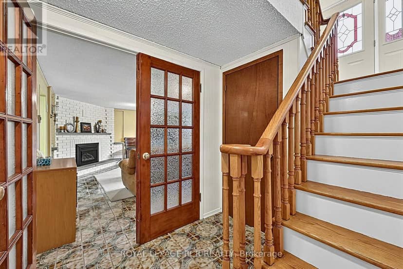 1049 Elgin Street — photo 16 of 37