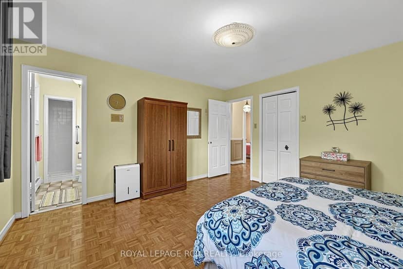 1049 Elgin Street — photo 15 of 37
