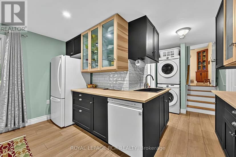 1049 Elgin Street — photo 23 of 37