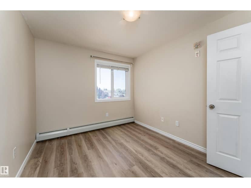 #214 4309 33 ST — photo 17 of 37