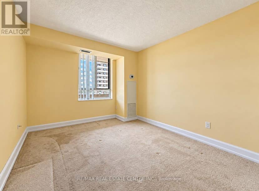 910 - 5 Lisa Street — photo 11 of 36