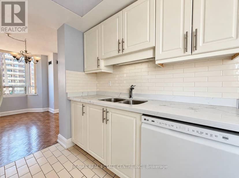 910 - 5 Lisa Street — photo 23 of 36