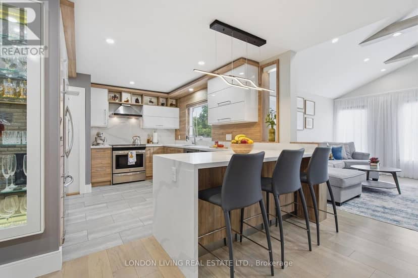 470 Coombs Avenue, London North, photo 8
