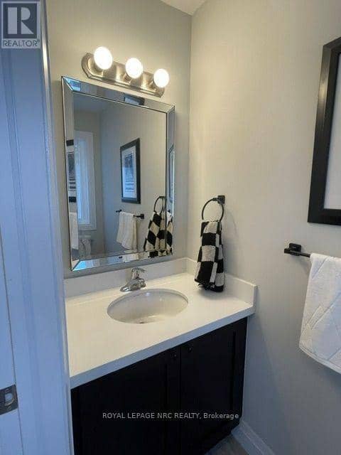 4839 Pettit Avenue — photo 3 of 12