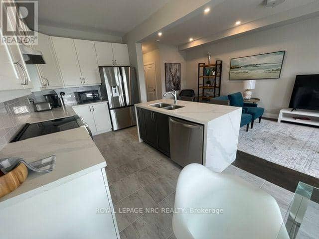 4839 Pettit Avenue — photo 6 of 12