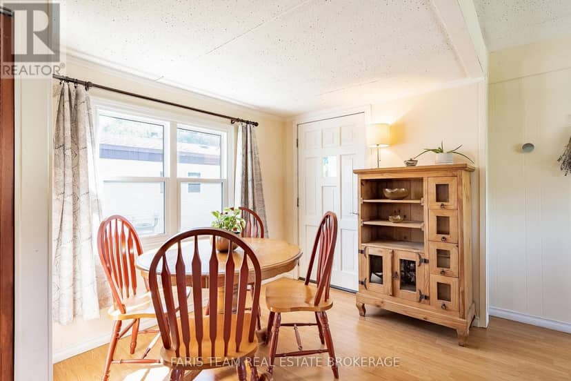 1295 Hilltop Road — photo 10 of 30