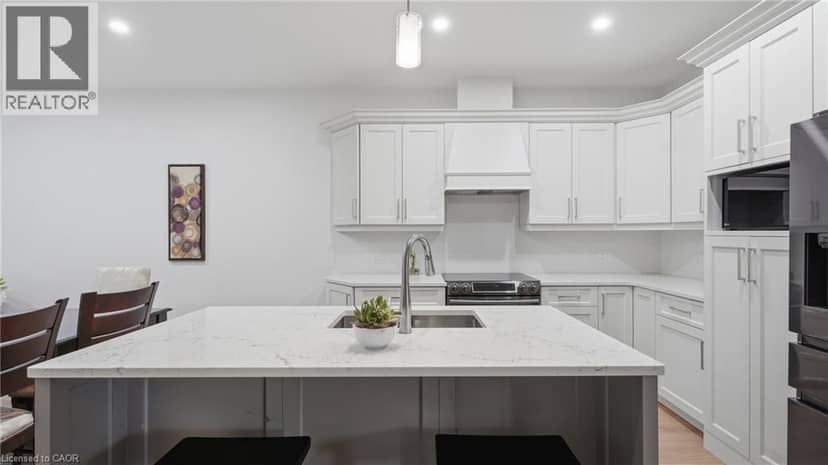 1055 BAY Street — photo 7 of 38
