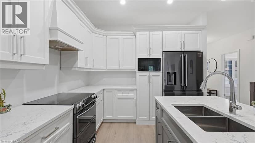 1055 BAY Street — photo 8 of 38