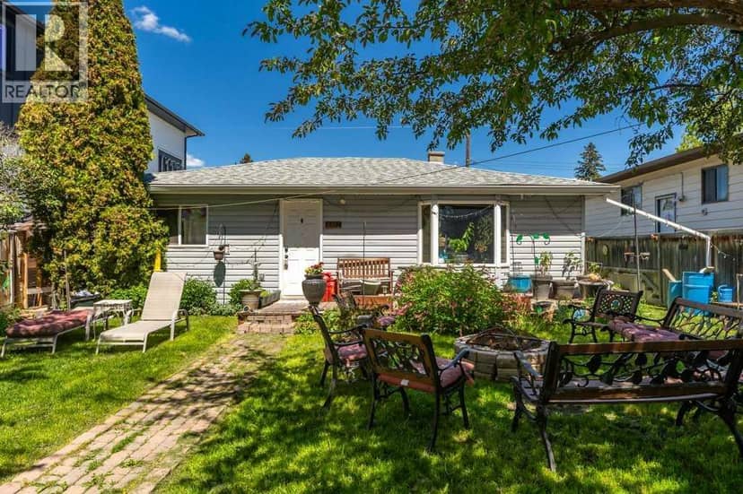 8812 46 Avenue NW, Calgary