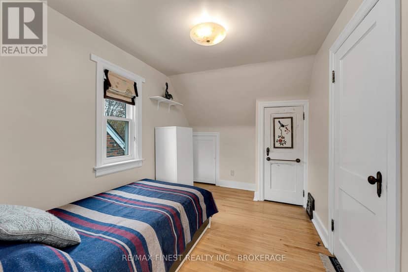 298 College Street — photo 26 of 40