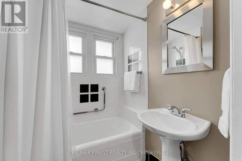 298 College Street — photo 28 of 40