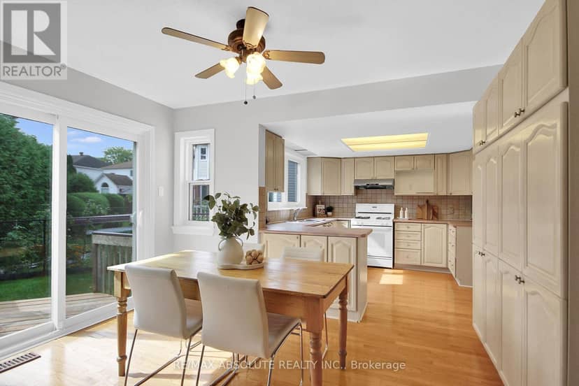 38 Forestglade Crescent — photo 15 of 40