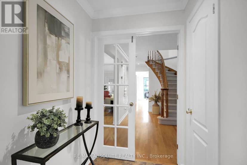 38 Forestglade Crescent, Ottawa, photo 3