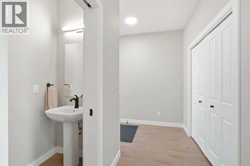 143 Belvedere Crescent SE — photo 17 of 40