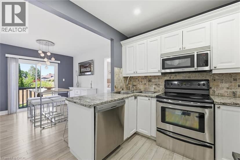 205 DUMBARTON Avenue — photo 9 of 40