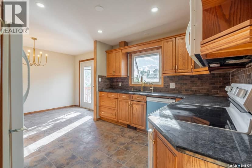 135 Fulton DRIVE — photo 10 of 32