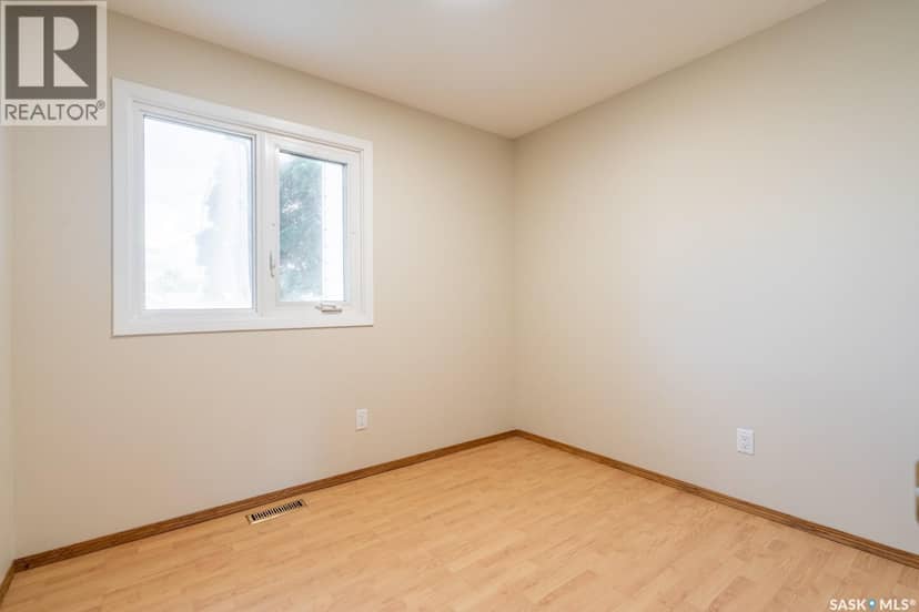 135 Fulton DRIVE — photo 14 of 32