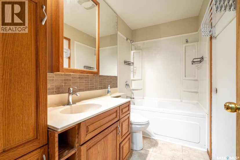 135 Fulton DRIVE — photo 18 of 32