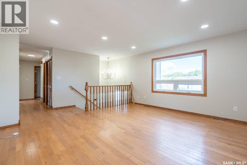 135 Fulton DRIVE — photo 5 of 32