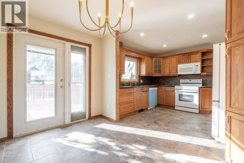 135 Fulton DRIVE — photo 7 of 32